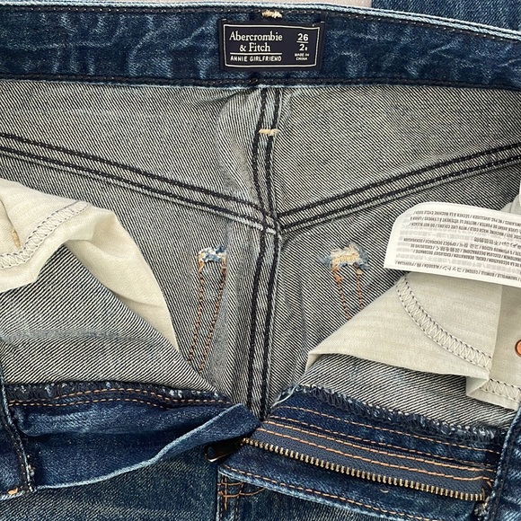 Abercrombie & Fitch Annie Girlfriend jeans distressing & floral embroidery 2/26R - Picture 9 of 16